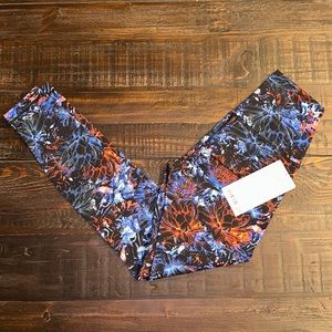 Lululemon. Wonder Under Super HR Tight.